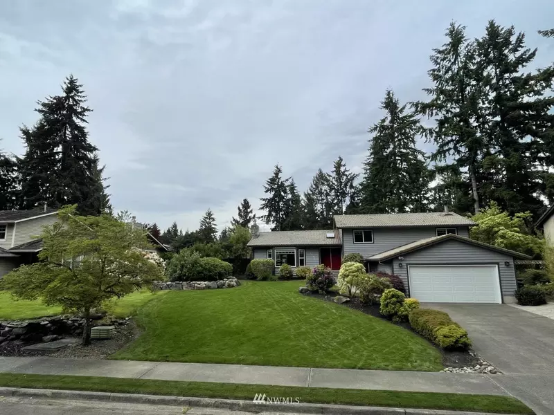 2303 34th AVE SE, Puyallup, WA 98374