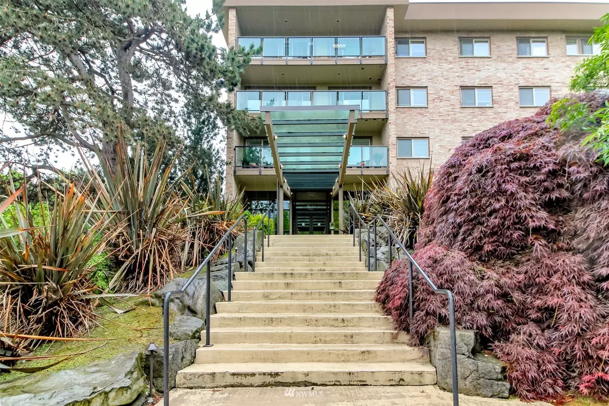 Bellevue, WA 98004,511 100th AVE NE #106