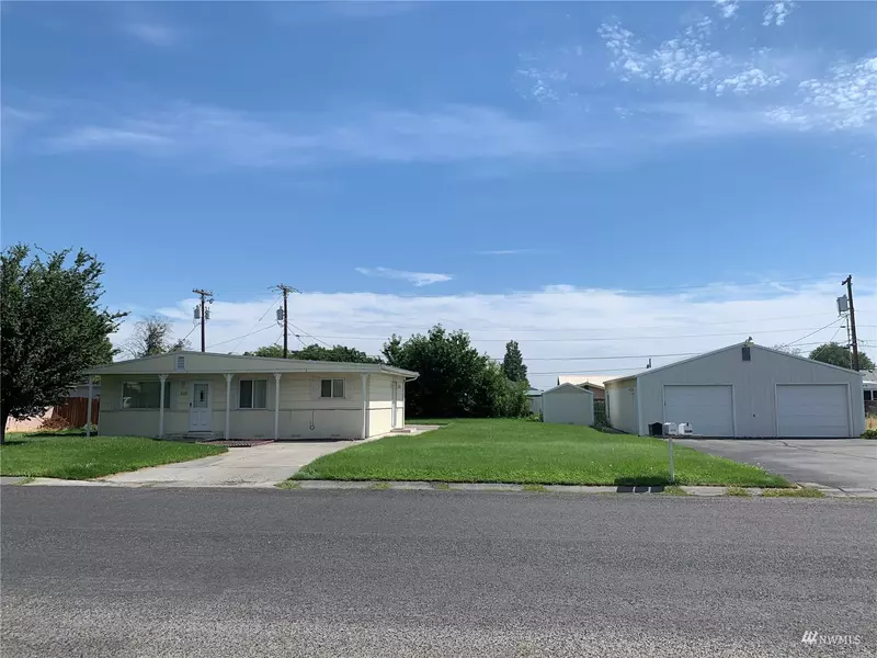 4337 Moon DR NE, Moses Lake, WA 98837