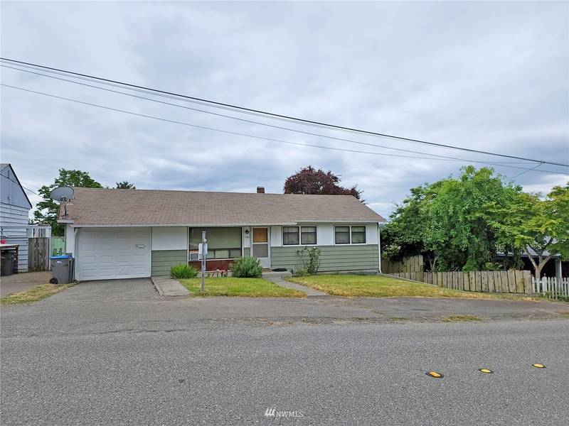 2013 E 16th ST, Bremerton, WA 98310