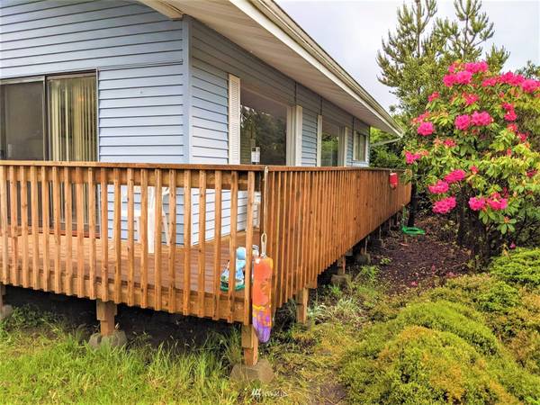 266 Sand Dune AVE SW, Ocean Shores, WA 98568