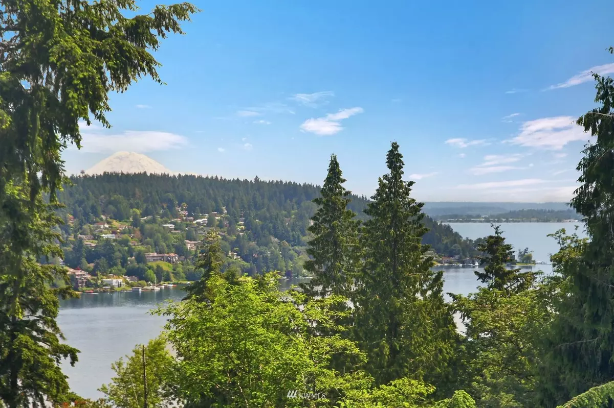 Lake Forest Park, WA 98155,5323 NE 180th ST