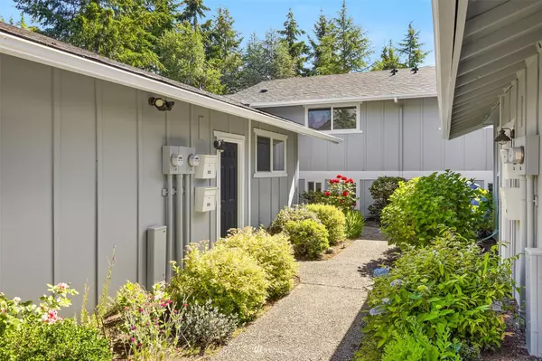 Bainbridge Island, WA 98110,930 Blue Heron AVE NE