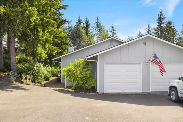 930 Blue Heron AVE NE, Bainbridge Island, WA 98110