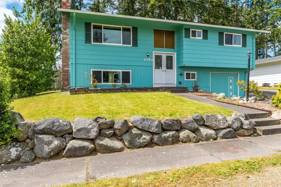 1043 NW Cathlamet DR, Oak Harbor, WA 98277