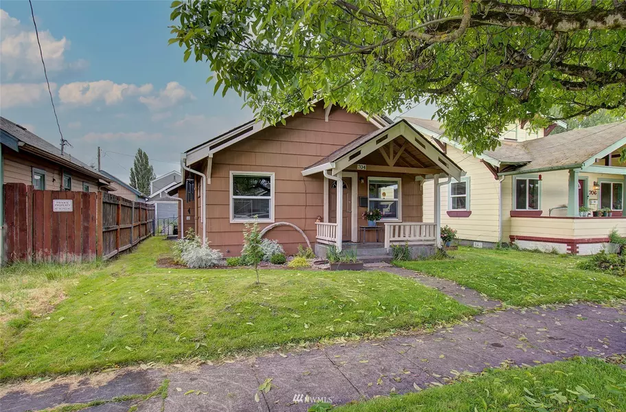 704 S 5th AVE, Kelso, WA 98626