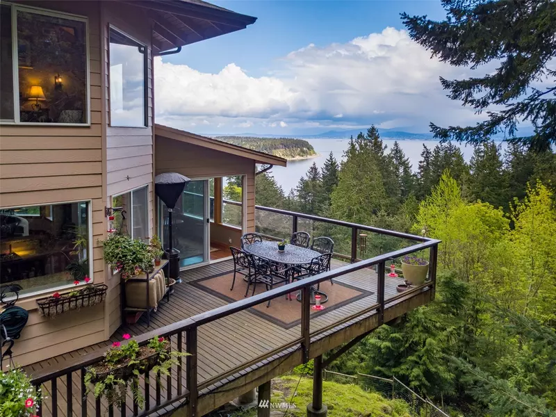 1108 Island DR, Lummi Island, WA 98262