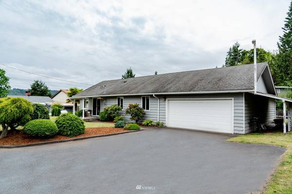 31 N Nancy AVE, Hoodsport, WA 98548