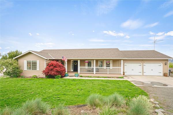 341 Lookout Point DR, Selah, WA 98942