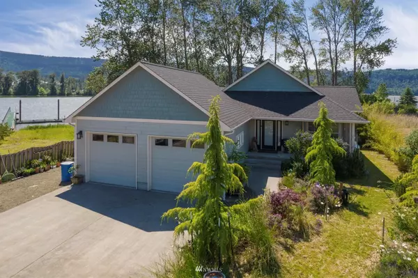 235 W Sunny Sands RD, Cathlamet, WA 98612