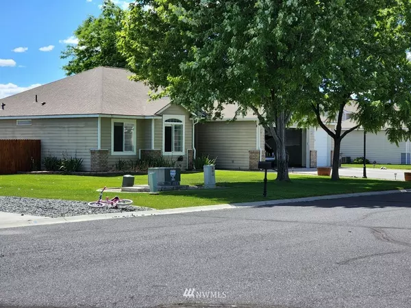 9563 Vernal AVE SE, Moses Lake, WA 98837