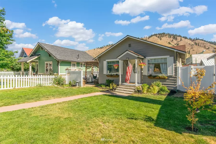 321 Cottage AVE, Cashmere, WA 98815