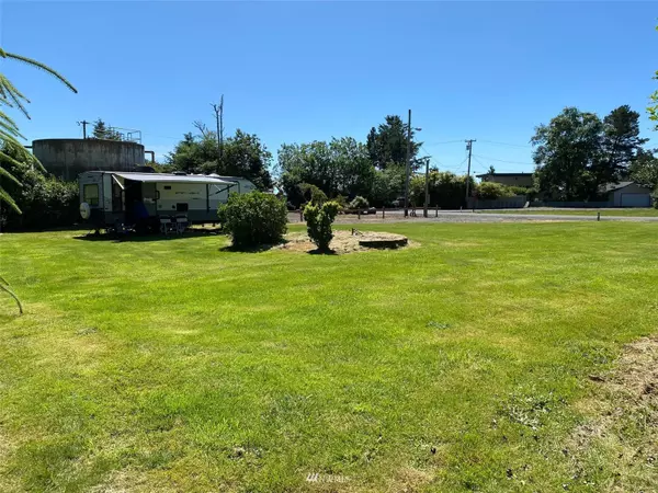 4268 Paul Bunyon DR, Tokeland, WA 98590