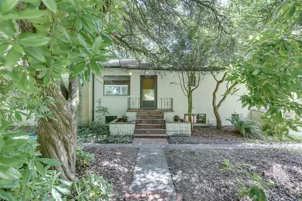 17124 Hillside DR NE, Lake Forest Park, WA 98155