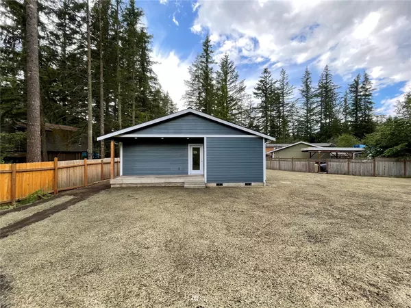 Maple Falls, WA 98266,8464 Ivy CT