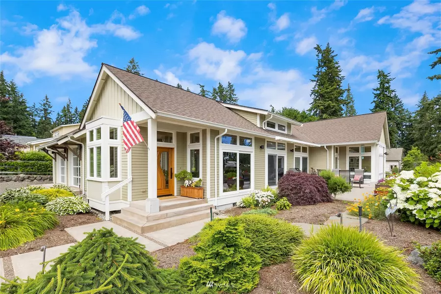 10398 Manitou Beach DR NE, Bainbridge Island, WA 98110