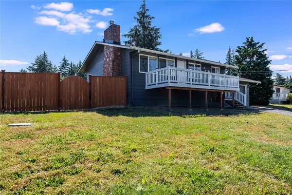 310 Camaloch DR, Camano Island, WA 98282