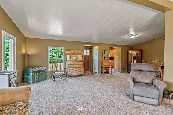 Castle Rock, WA 98611,144 Barba RD