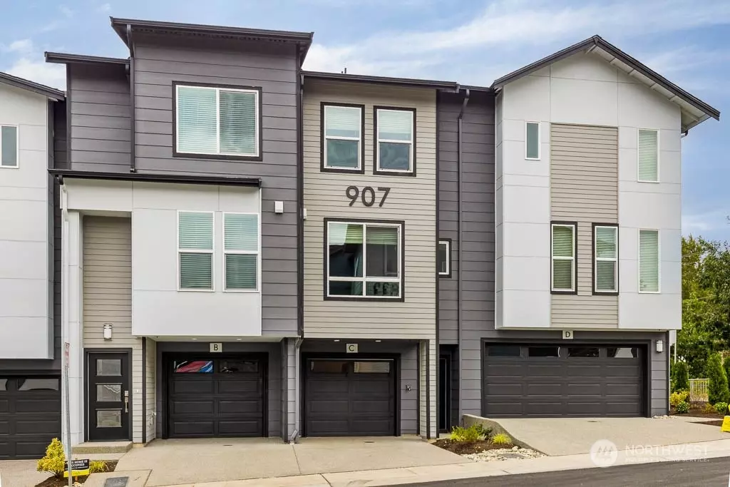 Bothell, WA 98021,825 238th PL SE #B-8