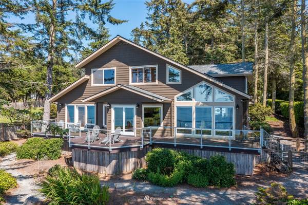 1677 West Beach RD, Oak Harbor, WA 98277