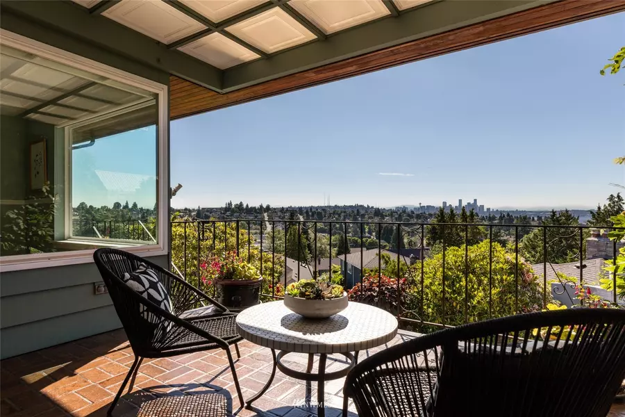 2414 Montavista PL W, Seattle, WA 98199