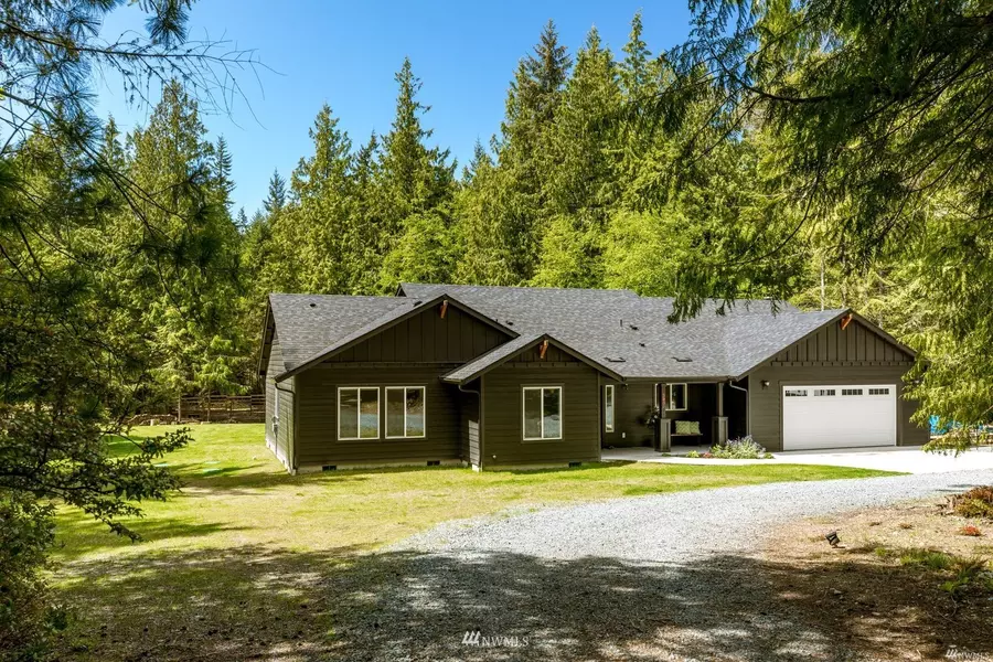 3955 Beaver Creek LN, Clinton, WA 98236