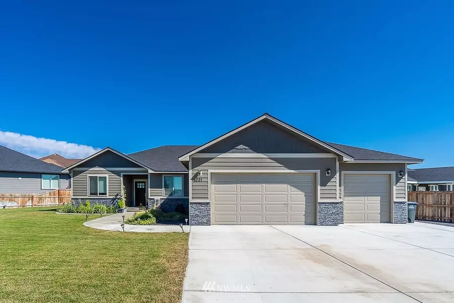 221 N Crestview DR, Moses Lake, WA 98837