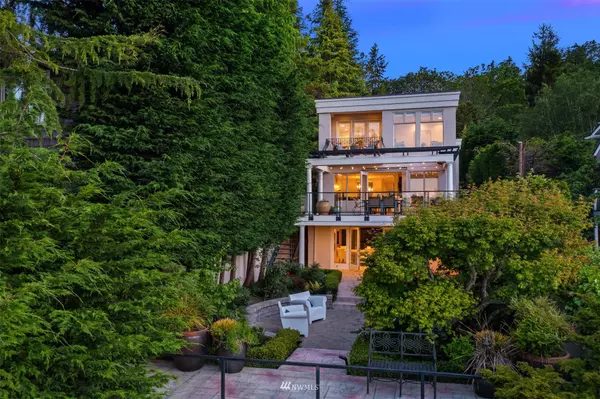 Seattle, WA 98199,3768 W Commodore WAY