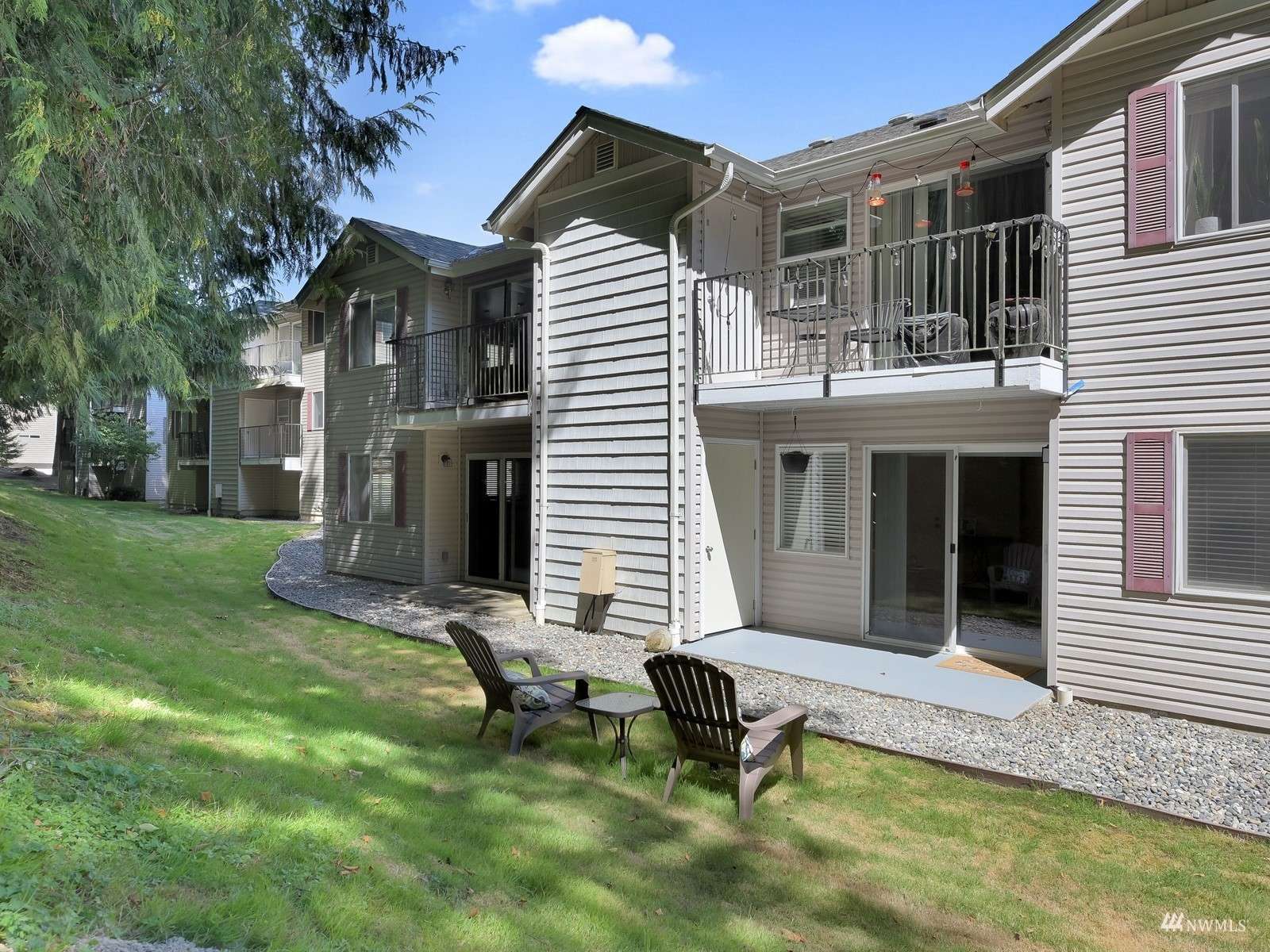 595 Newport WAY NW #B1, Issaquah, WA 98027