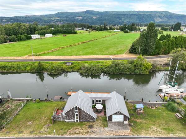 42 S Welcome Slough RD, Cathlamet, WA 98612