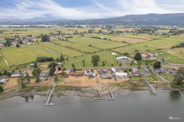 301 W Sunny Sands RD, Cathlamet, WA 98612