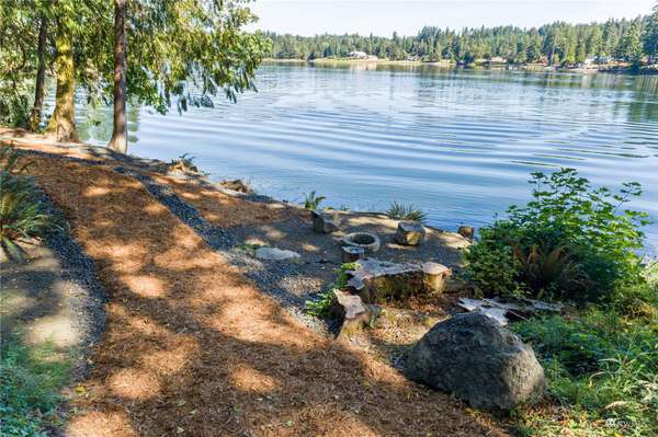 21 SE Channel Point RD, Shelton, WA 98584