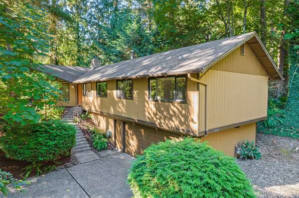 2087 Lakemoor DR SW, Olympia, WA 98512