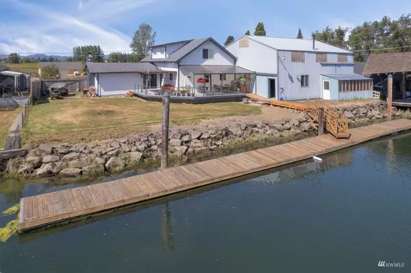 207 N Welcome Slough RD, Cathlamet, WA 98612