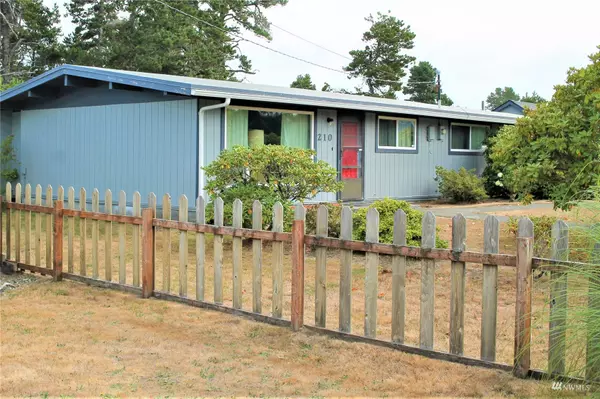 210 Veterans AVE, Westport, WA 98595