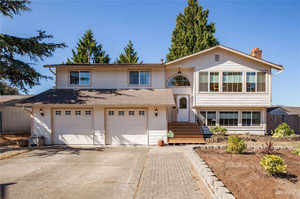 19711 144th PL SE, Renton, WA 98058