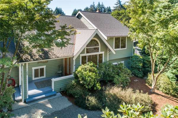 11225 Meadowmeer CIR NE, Bainbridge Island, WA 98110