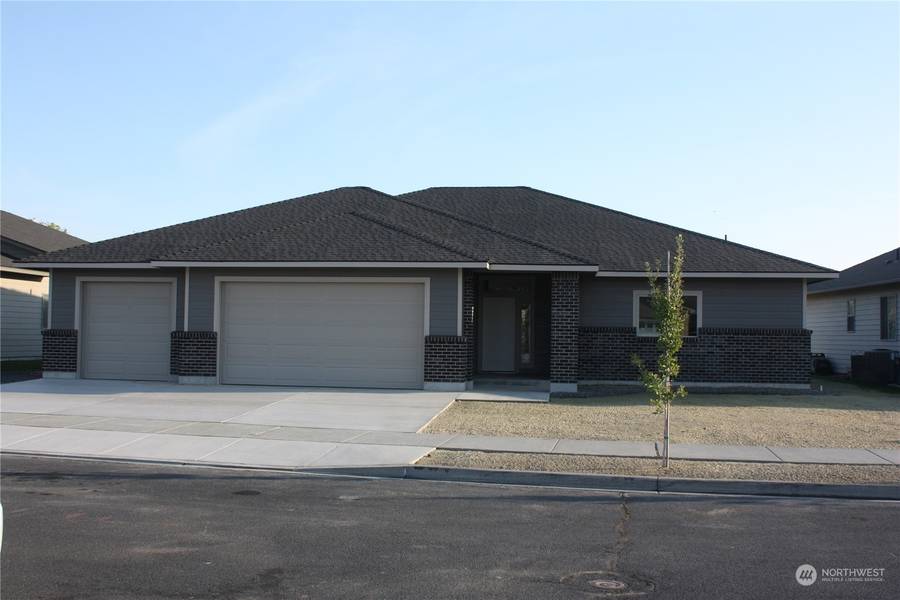 3439 Blue Heron LN, Moses Lake, WA 98837