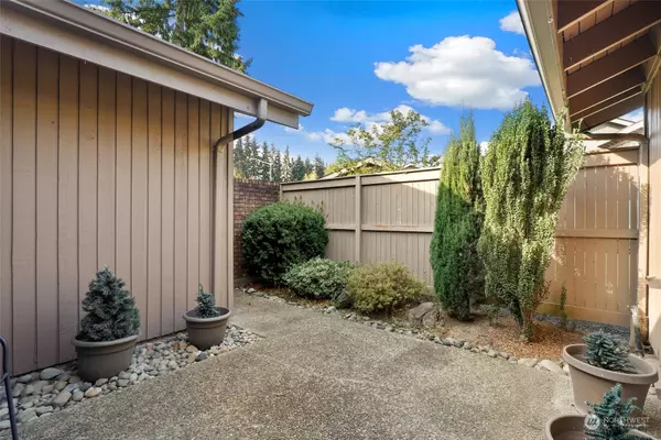 Bellevue, WA 98007,154 142nd PL NE #40A