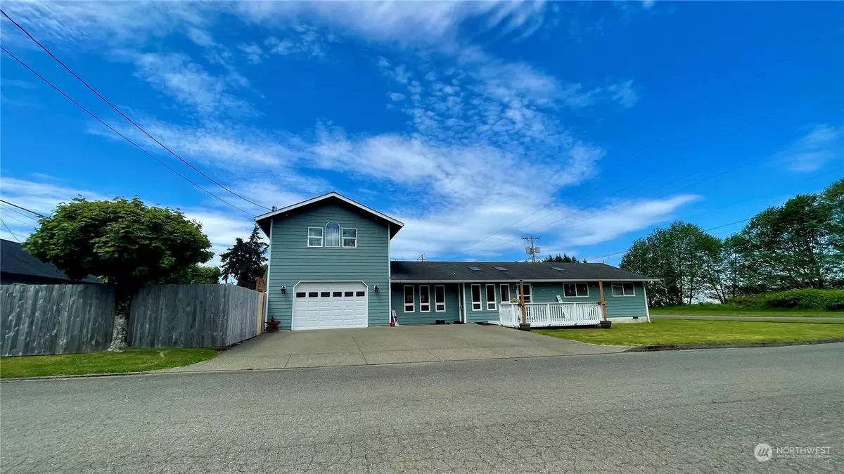 Cosmopolis, WA 98537,202 Myrtle