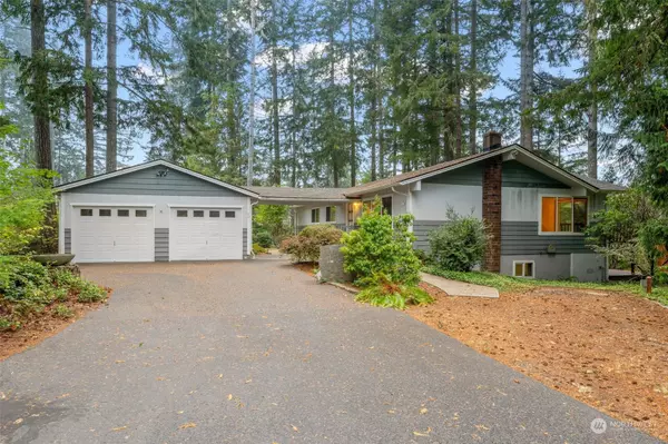 30 E Bay PL, Allyn, WA 98524