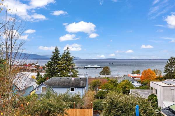 1024 13th ST, Bellingham, WA 98225