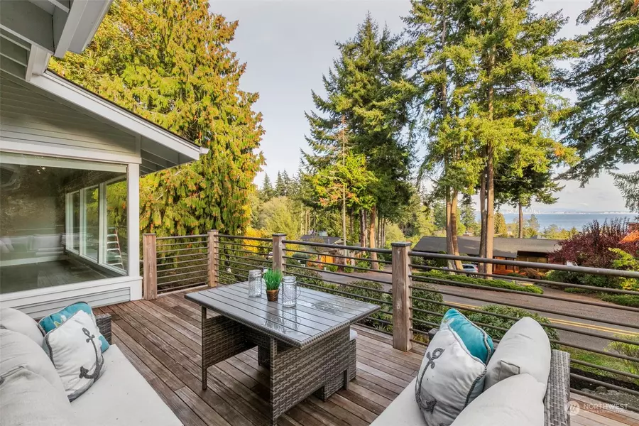 9792 NE Murden Cove DR, Bainbridge Island, WA 98110