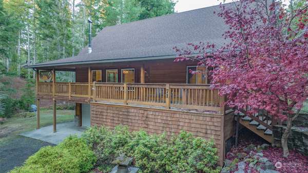 71 E Blackberry LN, Union, WA 98592