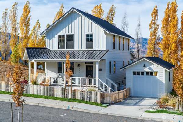 228 Porcupine LN, Chelan, WA 98816