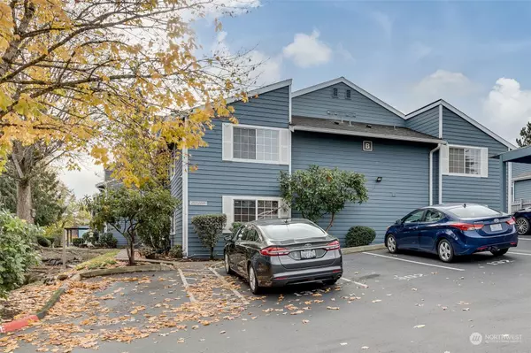 16817 Larch WAY #B208, Lynnwood, WA 98037