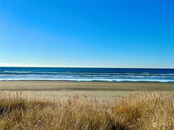 400 Lands End LN W, Grayland, WA 98547