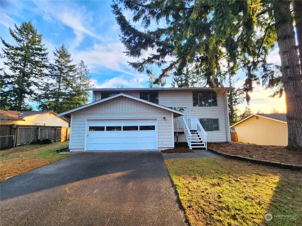 8821 Quinault DR NE, Olympia, WA 98516