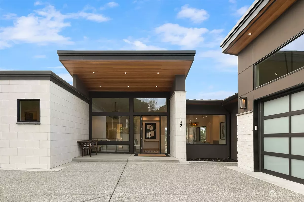 Clyde Hill, WA 98004,1421 88th AVE NE