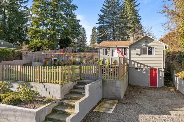 10811 35th AVE SW, Seattle, WA 98146